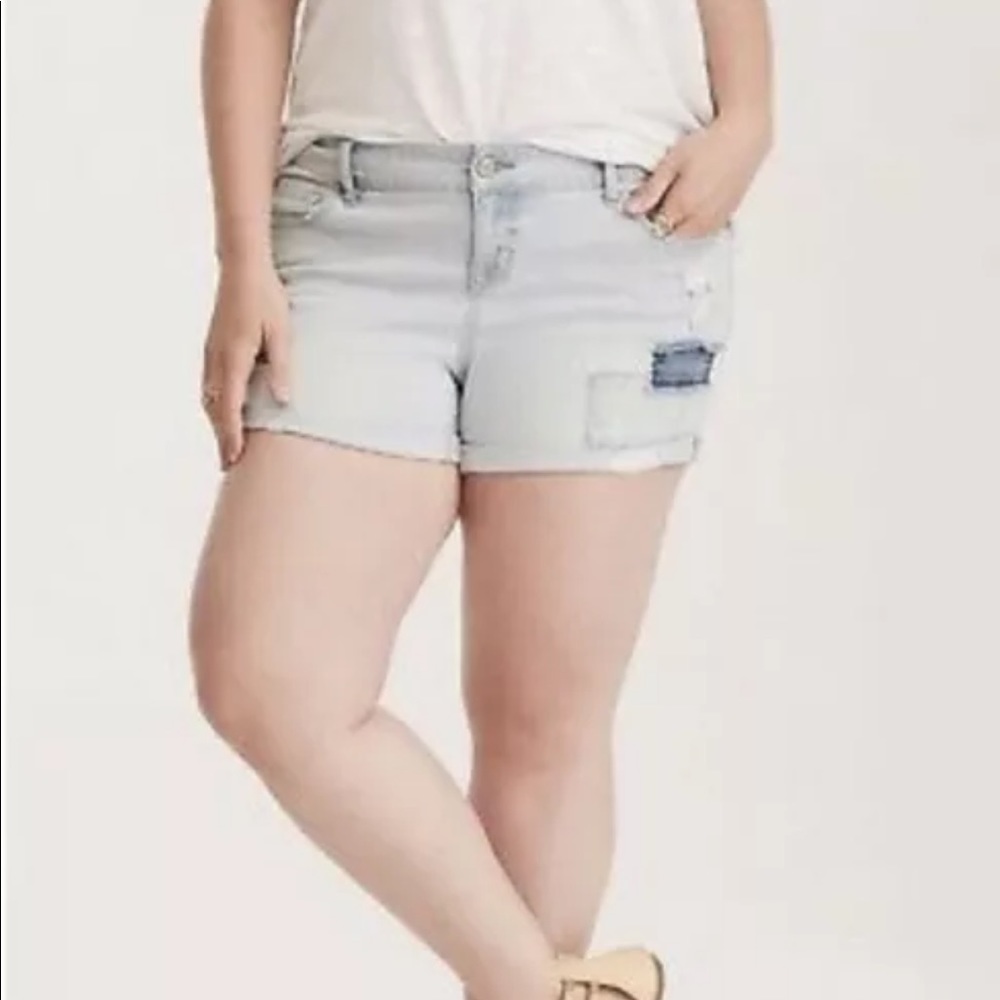Torrid Skinny Short Shorts Light Wash W/ Denim Patches Size 18